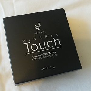 Younique Cream Foundation